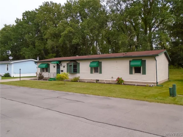 54 Parkside Cir, Buffalo, NY 14227