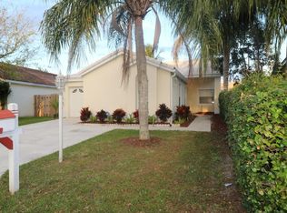 104 Woodlake Cir, Greenacres, FL 33463