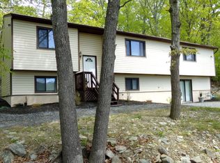 142 Edinburgh Rd, Bushkill, PA 18324
