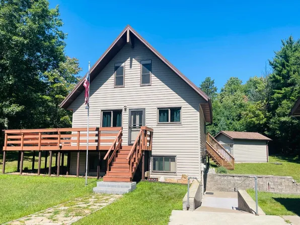 8426 Beach Dr, Lake Tomahawk, WI 54539
