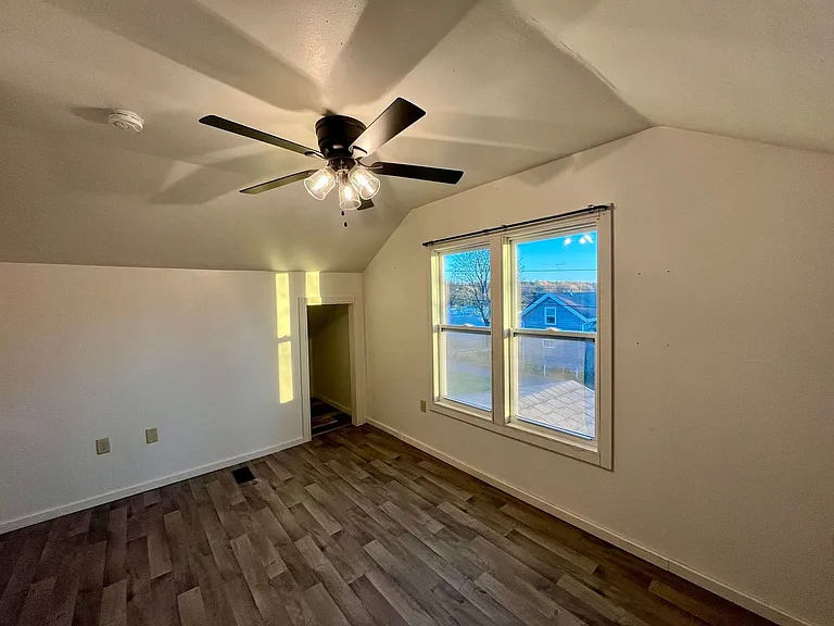 713 Augusta Ave — Photo 19