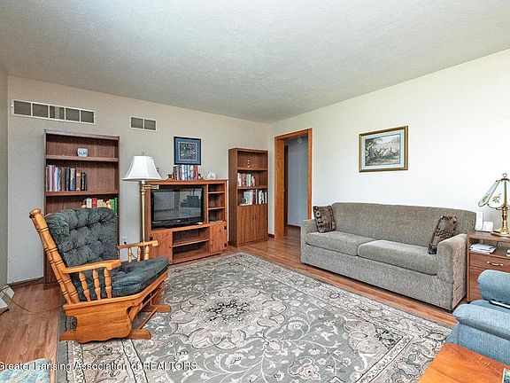 5th image of 2709 W Miller Rd