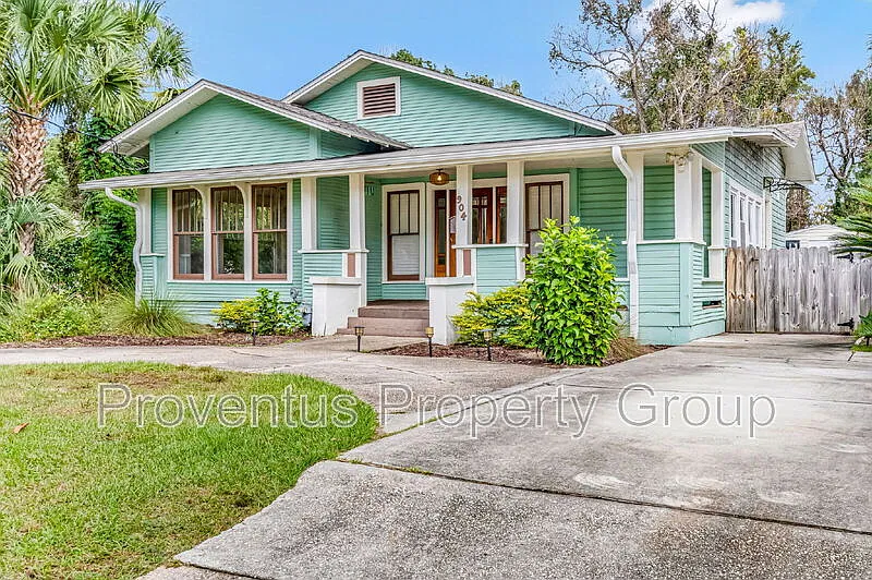 904 N 16th Ave