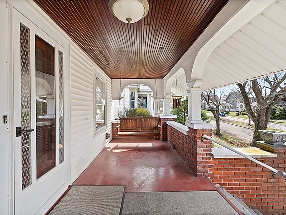 3rd image of 11 Parkwood Blvd