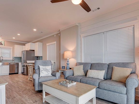 3rd image of 101 11th St #35