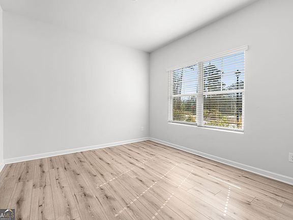 5th image of 100 Petunia Ct
