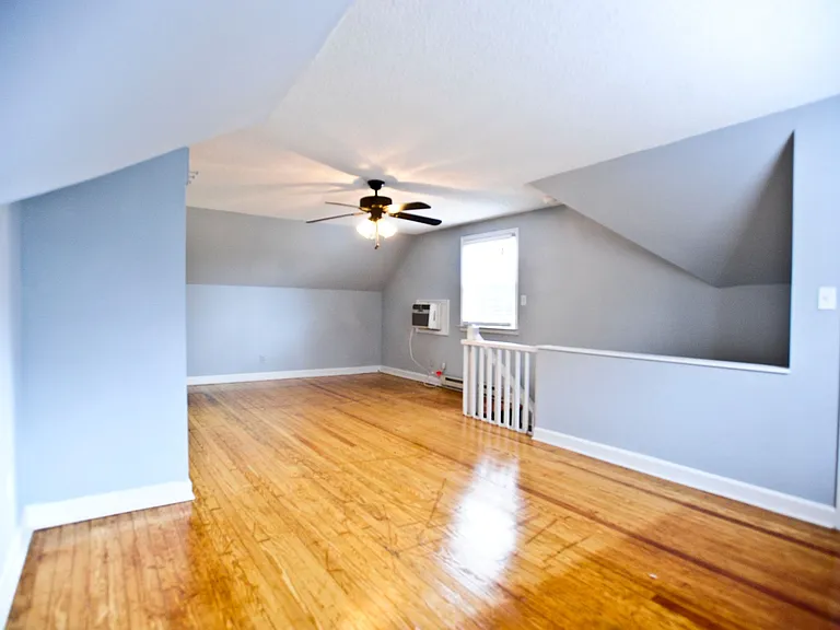 438 S Hawthorne Rd — Photo 7