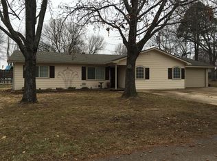 720 Circle Dr, Grove, OK 74344