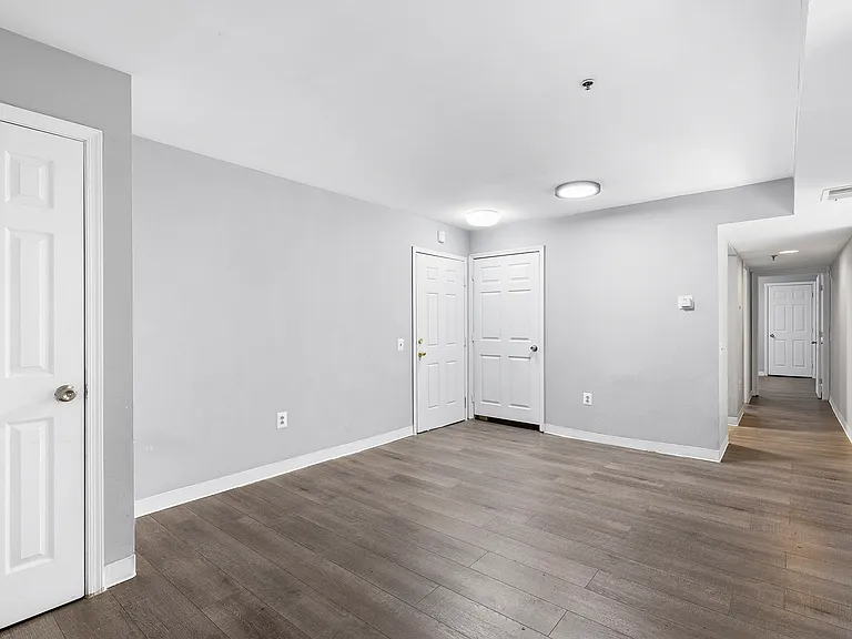 Edgewood Apartments — Photo 17