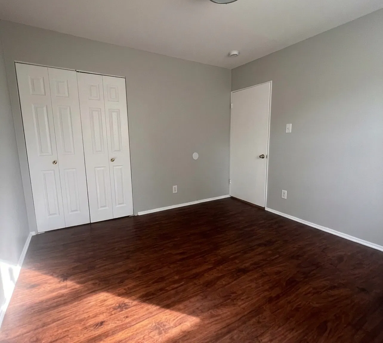3 bed, 1000 sqft, $1,600 — Photo 2