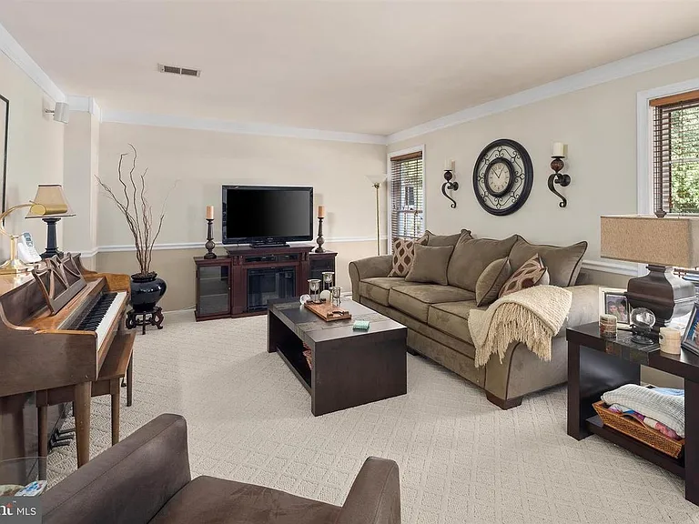 100 Endsleigh Ct — Photo 14