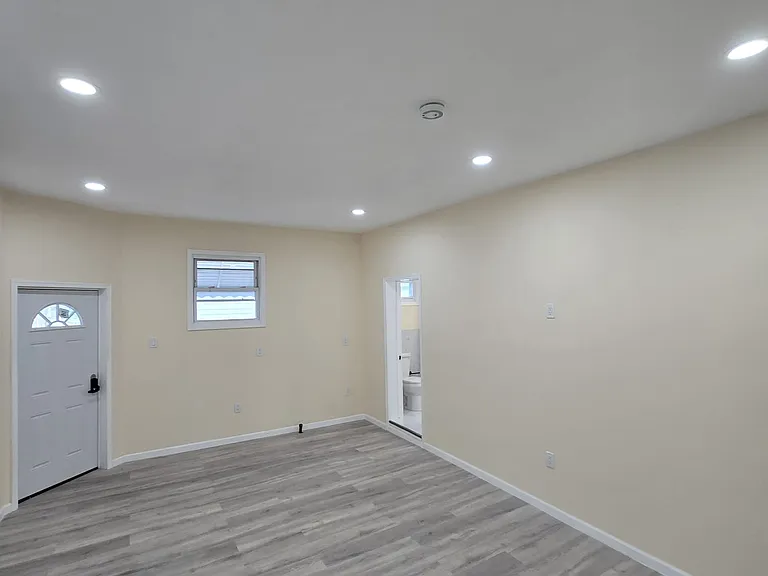 338 E Main St — Photo 16