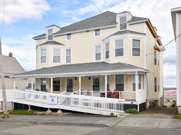 121 & 123 Pierce St, Cape Breton, NS B2A 1M7