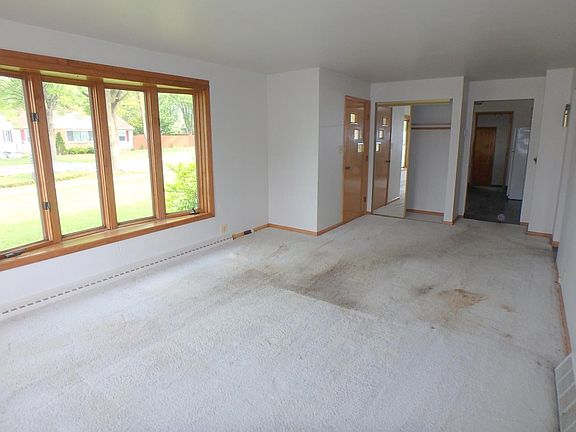 5th image of 920 Parker Ave