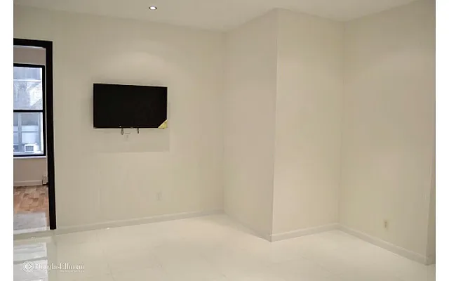 Rented by Douglas Elliman | media 20