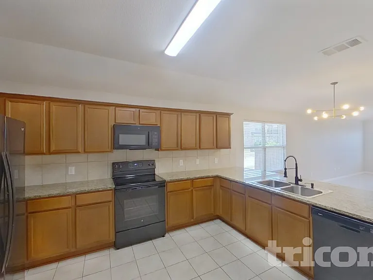 2511 Glen Hollow Dr — Photo 6
