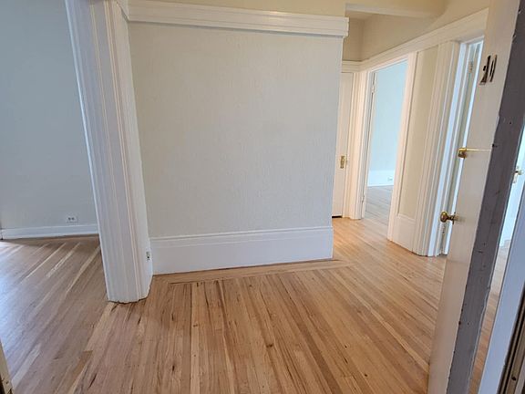 3rd image of 1140 Pine St