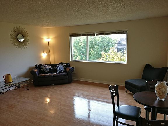 4th image of 804 Yakima Ave #1