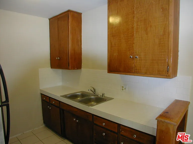 833 N Kingsley Dr #5 — Photo 7