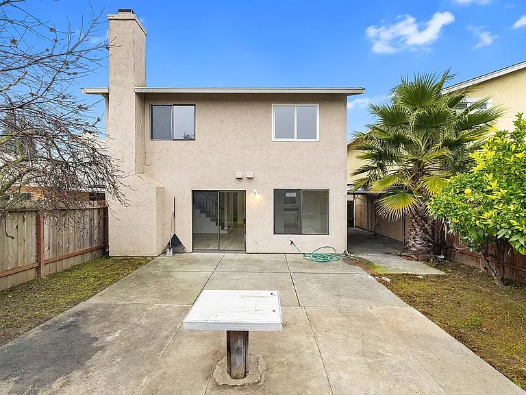 995 Matthew Ct — Photo 32