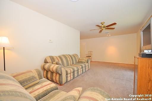 4th image of 7811 Pinebrook Dr