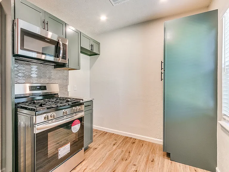 103 E Haddock St — Photo 13