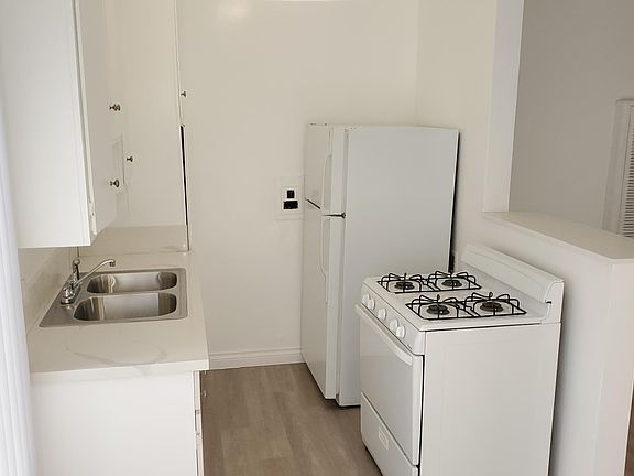 3rd image of 3321 S Canfield Ave #10