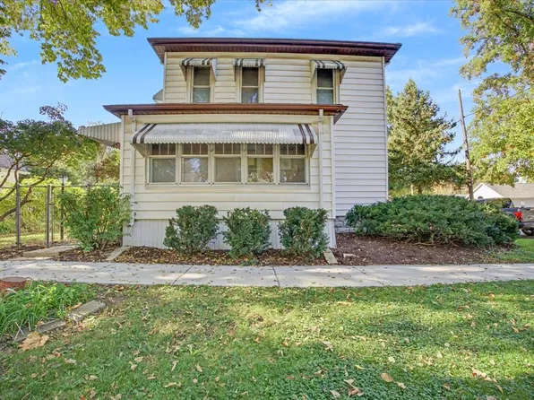 210 W Sherman Ave, Pontiac, IL 61764