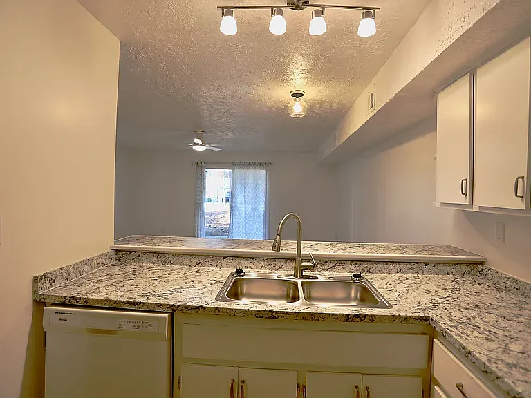 2 bed, 2.5 bath, 1280 sqft, $1,900 — Photo 4