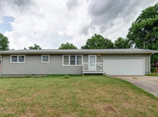 927 E McClernon St, Springfield, MO 65803