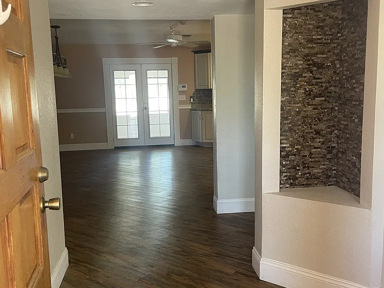 908 E Mesquite Ave — Photo 10