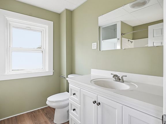 4th image of 23 Lexington St APT 2