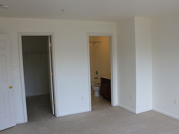 master bedroom bathroom