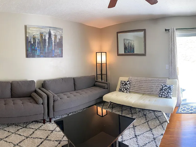 516 Shadow Glen Dr — Photo 8