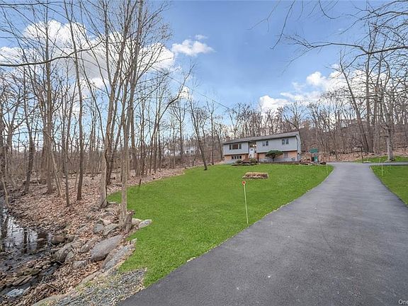 4th image of 10 Ethan Allen Dr