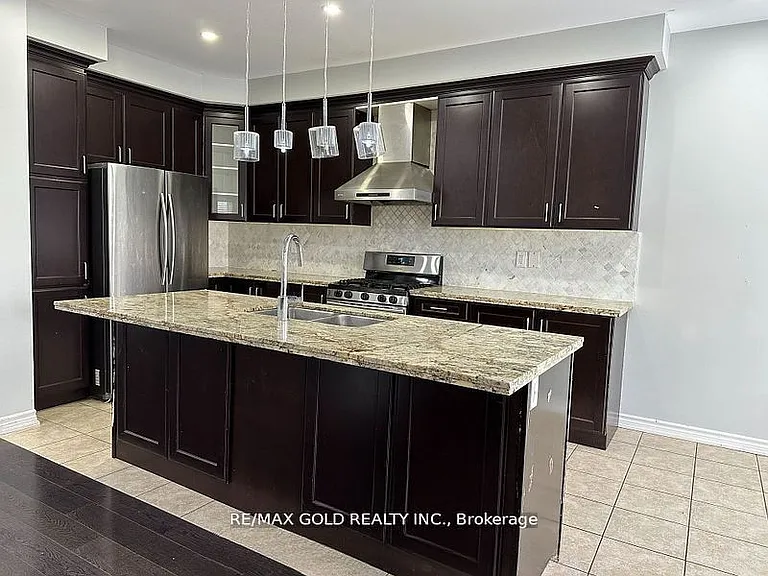 292 Remembrance Rd — Photo 10