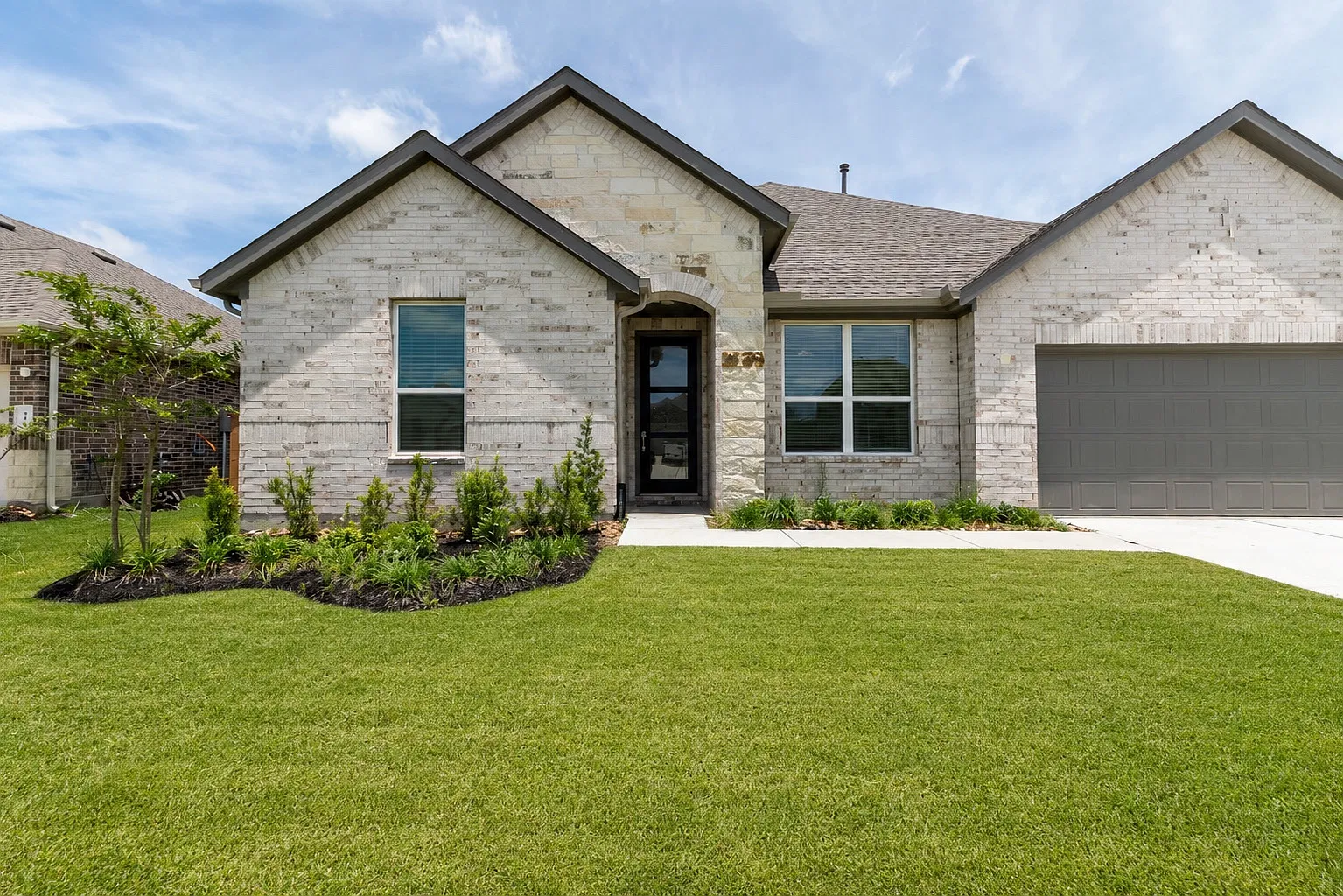 4 bed, 2721 sqft, $3,200 — Photo 1