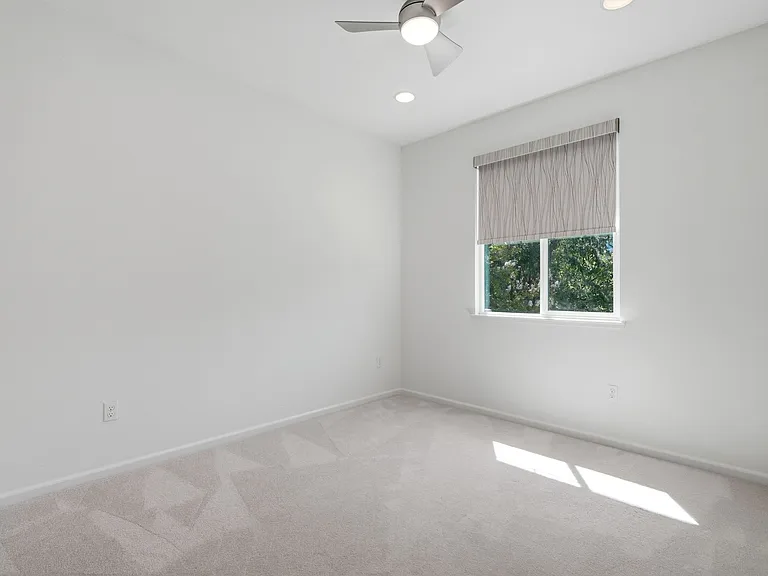 1439 Shore Dr — Photo 15