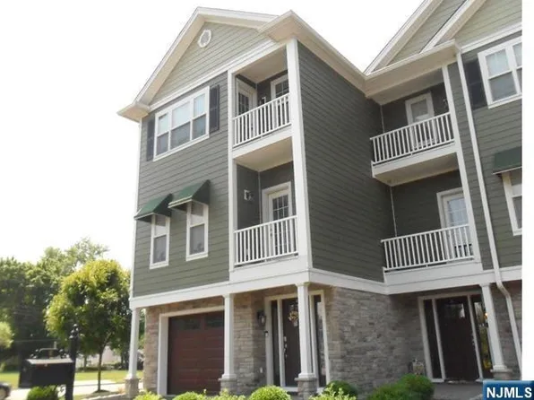 4 Chaz Way, Fairfield, NJ 07004