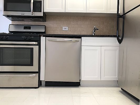 4th image of 200 E 65th St #20FG