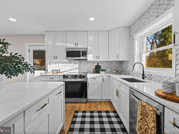 4405 Laurel Rd, Alexandria, VA 22309