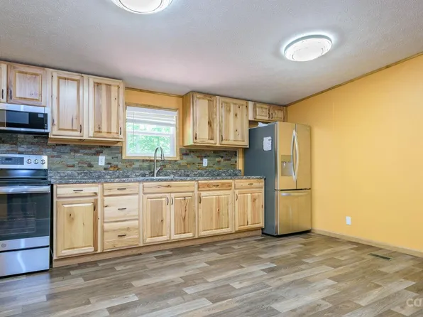 97 Morning Dove Ln, Flat Rock, NC 28731