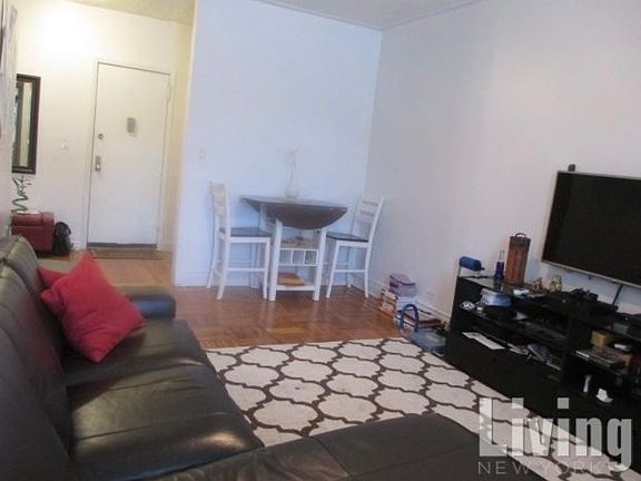 2nd image of 2201 Amsterdam Ave APT 2J