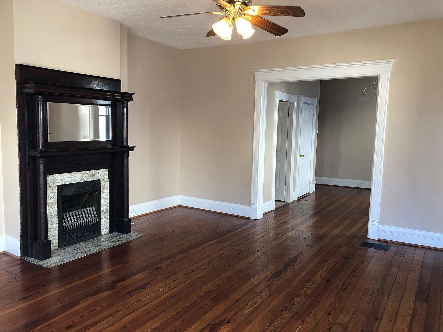 5 bed, 2.5 bath, 1600 sqft, $3,395 — Photo 3