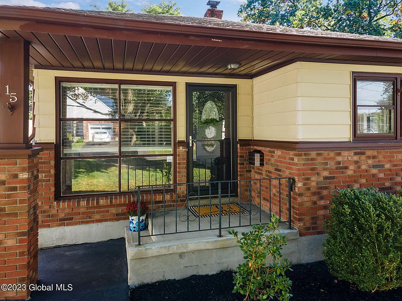 3rd image of 15 Beacon Avenue