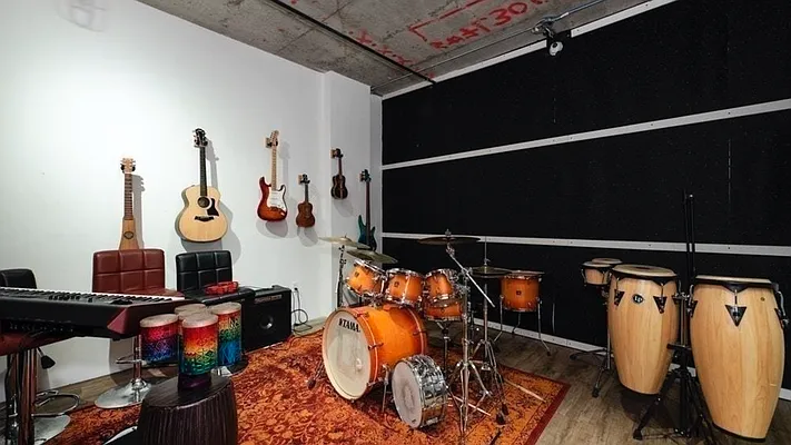 Rented by Nooklyn NYC LLC | media 40