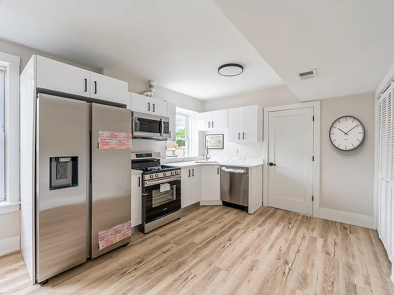 4815 N Hamlin Ave #2 — Photo 6
