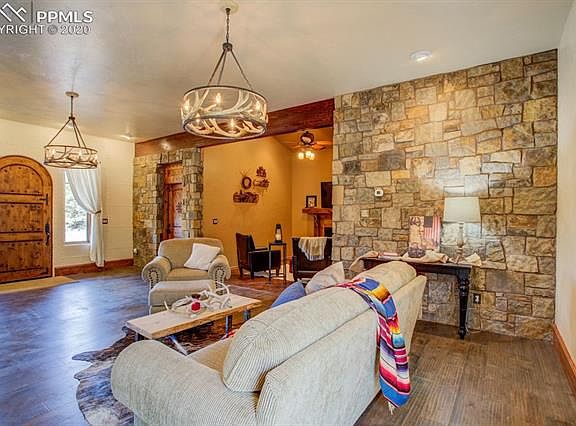 3rd image of 841 Majestic Pkwy