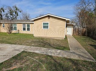 105 W Ila St #B, Elgin, TX 78621