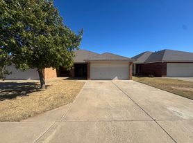 802 N Englewood Ave, Lubbock, TX